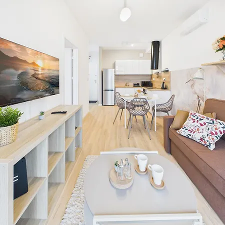 Superapart Pelcowizna With Air Conditioner - Near Metro Brodno