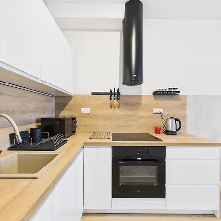 شقة Superapart Pelcowizna With Air Conditioner - Near Metro Brodno