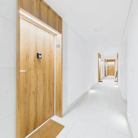 Superapart Pelcowizna With Air Conditioner - Near Metro Brodno شقة *